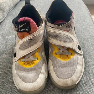 Nike Gray and Yellow Sneakers with Breathable Mesh and Cushioned Sole